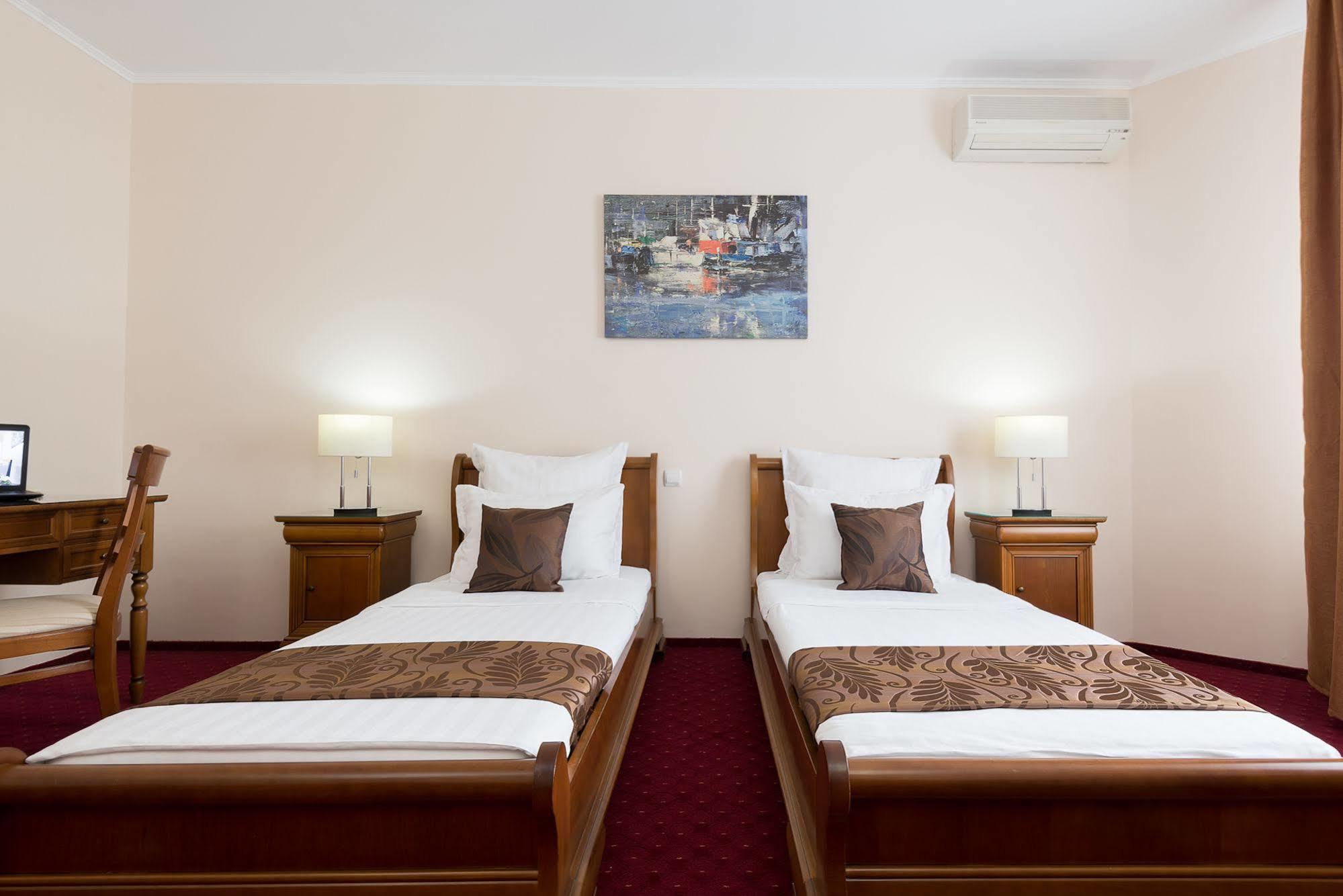 Hotel Athos R.M.T. Cluj-Napoca Exterior photo